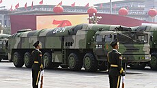 �ínské mezikontinentální balistické rakety Dongfeng-41 jsou schopné nést...