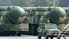 Čínské mezikontinentální balistické rakety Dongfeng-41 jsou schopné nést...