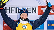 Johannes Bö se raduje po triumfu v Hochfilzenu.