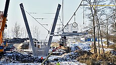 Visutý most povede mezi rybníky Pěnský a Křivonoska. Na něj pak technici umístí...