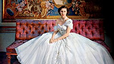 Britská princezna Margaret (1930�2002) v �atech od Diora u p�íle�itosti...
