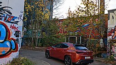 Lexus UX 250h v mstské dungli. Bývalá americko-britská odposlouchávací...