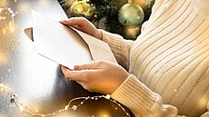 Formu osobního dárku popi�te na karti�ku, vlo�te do obálky nebo do krabi�ky a...