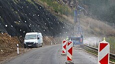 Při rekonstrukci silnice mezi Dalečínem a Jimramovem museli stavbaři také...