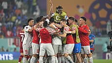 výcartí fotbalisté slaví postup do osmifinále mistrovství svta 2022.