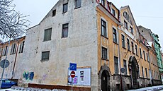 Bývalé a�ské kulturní st�edisko �eká na rekonstrukci.