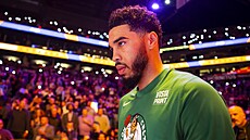 Jayson Tatum z Boston Celtics ped zápasem s Phoenix Suns