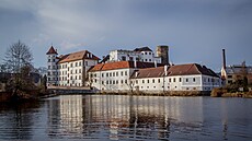 Rybník Vajgar v Jind�ichov� Hradci nutn� pot�ebuje zbavit tun nános� usazenin...