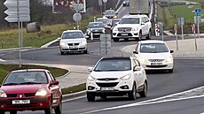 Nový kruhový objezd u budoucího obchvatu Losiné u Plzně začal sloužit řidičům,...