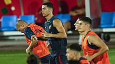 Cristiano Ronaldo na tréninku portugalské fotbalové reprezentace v Dauhá (8....