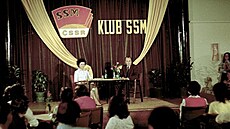 Jana Bouková a Zdenk Ornest v seriálu ena za pultem (1977)