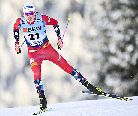 Johannes Hoesflot Klaebo bhem sprintového závodu ve výcarském Davosu.