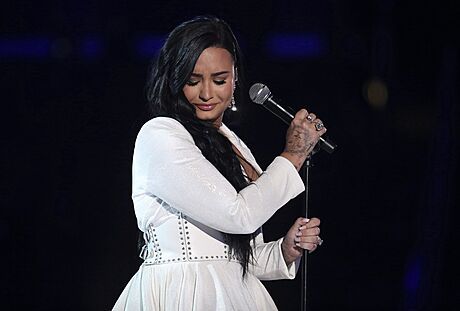 Demi Lovato zazpívala dojemnou osobní zpov Anyone
