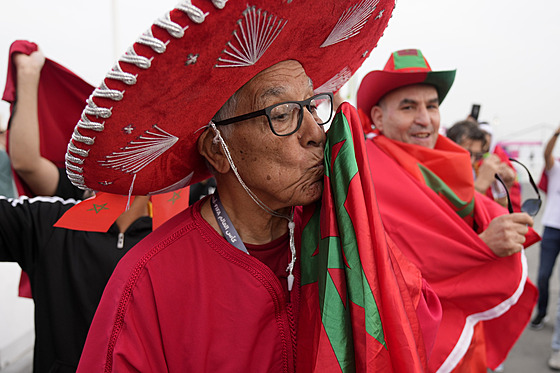 Marocký fanouek ped tvrtfinálovým utkáním s Portugalskem.