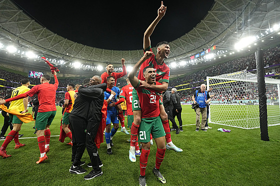 Maroané oslavují postup do semifinále mistrovství svta.