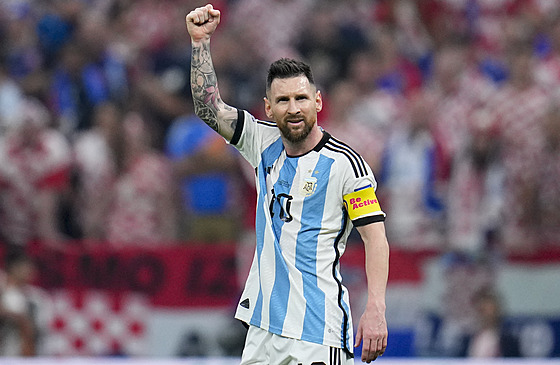 Argentinský útoník Lionel Messi oslavuje svj gól v semifinále mistrovství...