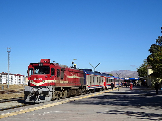 Východní expres práv zastavil ve stanici Erzurum.