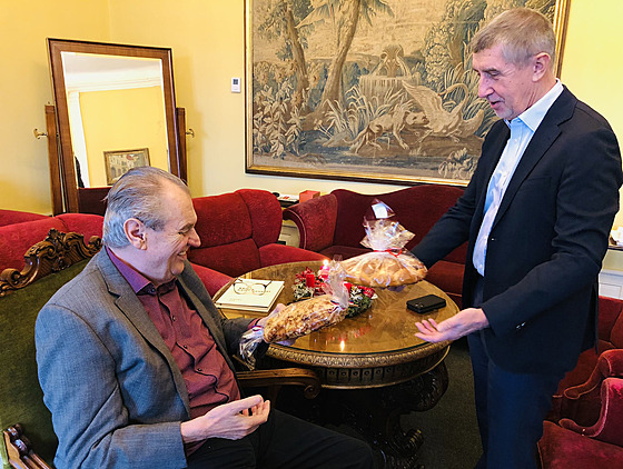 Milo Zeman v Lánech pijal Andreje Babie. (11. prosince 2022)