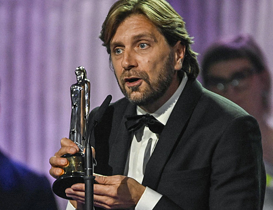 védský reisér Robert Östlund s cenou Evropské filmové akademie za nejlepí...
