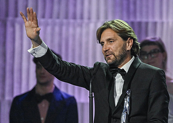 �védský re�isér Robert Östlund s cenou Evropské filmové akademie za nejlep�í...