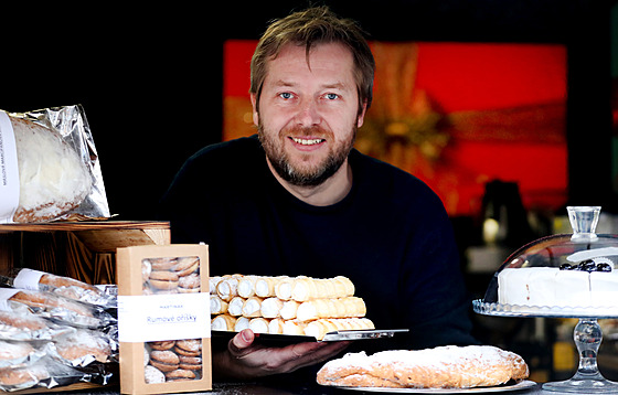 Cukrá Vít Martinák prodává své produkty na vánoních trzích na brnnském...
