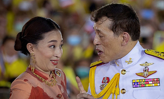 Thajská princezna Badrakitijapcha a král Mahá Vatirálongkón (Bangkok, 1....