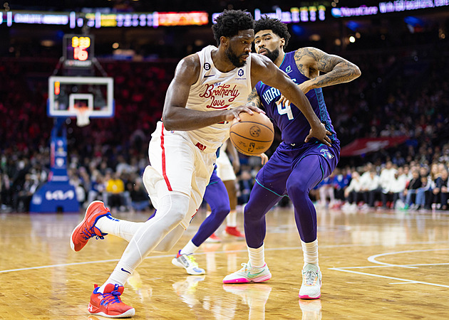 Famózní Embiid dovedl Philadelphii k výhře nad Charlotte, dal 53 bodů