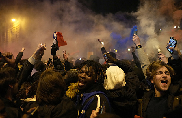 Ve Francii řádili smutní fotbaloví fanoušci z Maroka, zemřel 14letý chlapec