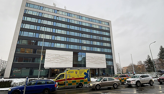 Žena nepřežila pád z budovy úřadu práce v Praze 4