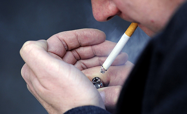 Rakovina, smrt, jed. Kanada zavádí varovné nápisy na každý kus cigarety