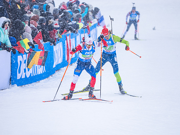 Norské představení ve štafetě, čeští biatlonisté chybovali střelecky