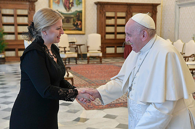 Čaputová navštívila papeže Františka, předala mu obraz i vánoční cukroví