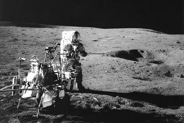 Půl století z Měsíce. Jak astronaut Apolla zahrál první mimozemský golfový úder