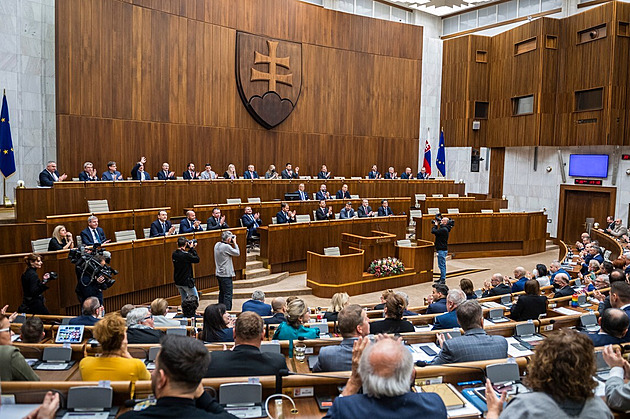Předčasné parlamentní volby na Slovensku budou 30. září, rozhodla sněmovna