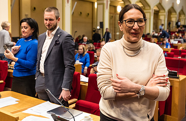 Začal třesk v městských firmách. Pražská koalice vyšle do PPF banky Alaxandru Udženiju i piráta.