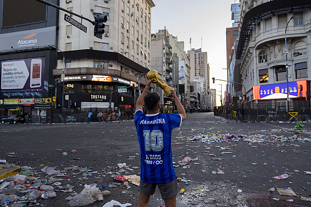 Argentinská měna padá a inflace šplhá vzhůru. Může to fotbalový triumf změnit?