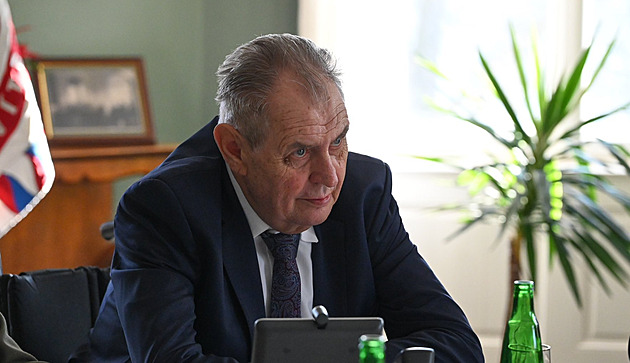 Pokud Putin neustoupí, svrhnou ho vojáci nebo oligarchové, míní Zeman