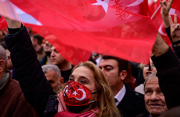 Tento národ nikdo nezastaví. Turecko demonstruje proti odsouzení starosty