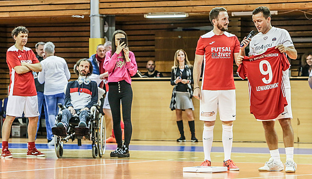 Při akci Futsal za život si zahrají Šmicer, Koller nebo Lafata. Po poháru touží i Slavia