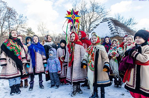Na Vánoce dvanáct chodů a Nový rok bez ohňostrojů, tak se slaví na Ukrajině