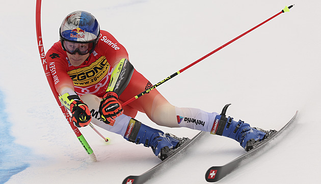 Odermatt potvrdil v Alta Badii nadvládu v obřím slalomu a vede Světový pohár