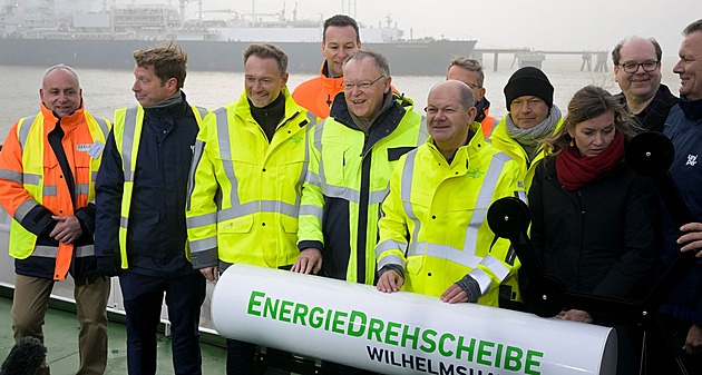 V Německu otevřeli nový LNG terminál. Klíčový pro bezpečnost, řekl Scholz
