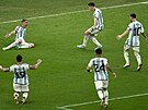 Argentintí fotbalisté slaví druhou branku ve finále mistrovství svta proti...