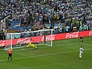 Lionel Messi promuje penaltu ve finále mistrovství svta proti Francii.