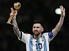 Lionel Messi s cenou pro nejlepího hráe mistrovství svta (18. prosince 2022)