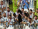 Argentintí fotbalisté slaví vítzství na mistrovství svta. (18. prosince 2022)