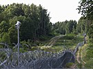 Bezpenostní kamery sledují plot z ostnatého drátu na hranici mezi Litvou a...