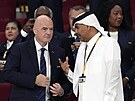 Prezident FIFA Gianni Infantino s katarským ministerským pedsedou na utkání...