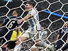 Argentinský útoník Julián Álvarez se raduje ze svého gólu v semifinále...