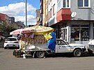 Zemdlec ve východotureckém Karsu prodává vypstovaný esnek rovnou z auta na...